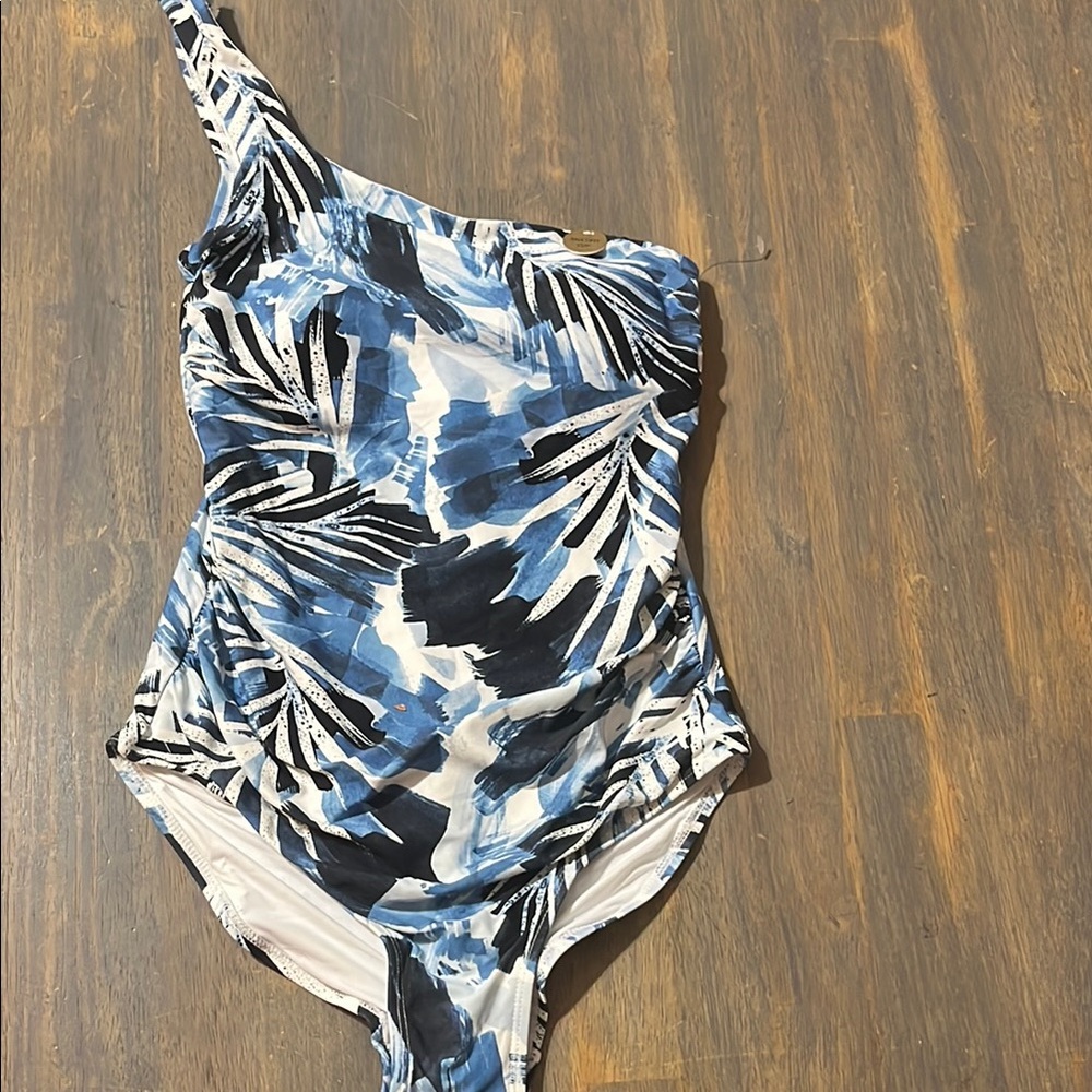 NIP TUCK SZ 4 one shoulder swim suit. Net women’s swim